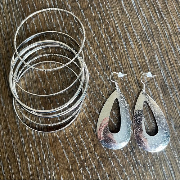 NEW Bangles and earrings Set, silver tone metal, lightweight - Picture 2 of 6